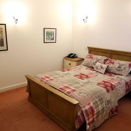 The White Hart Hotel Sherington Bagian luar foto
