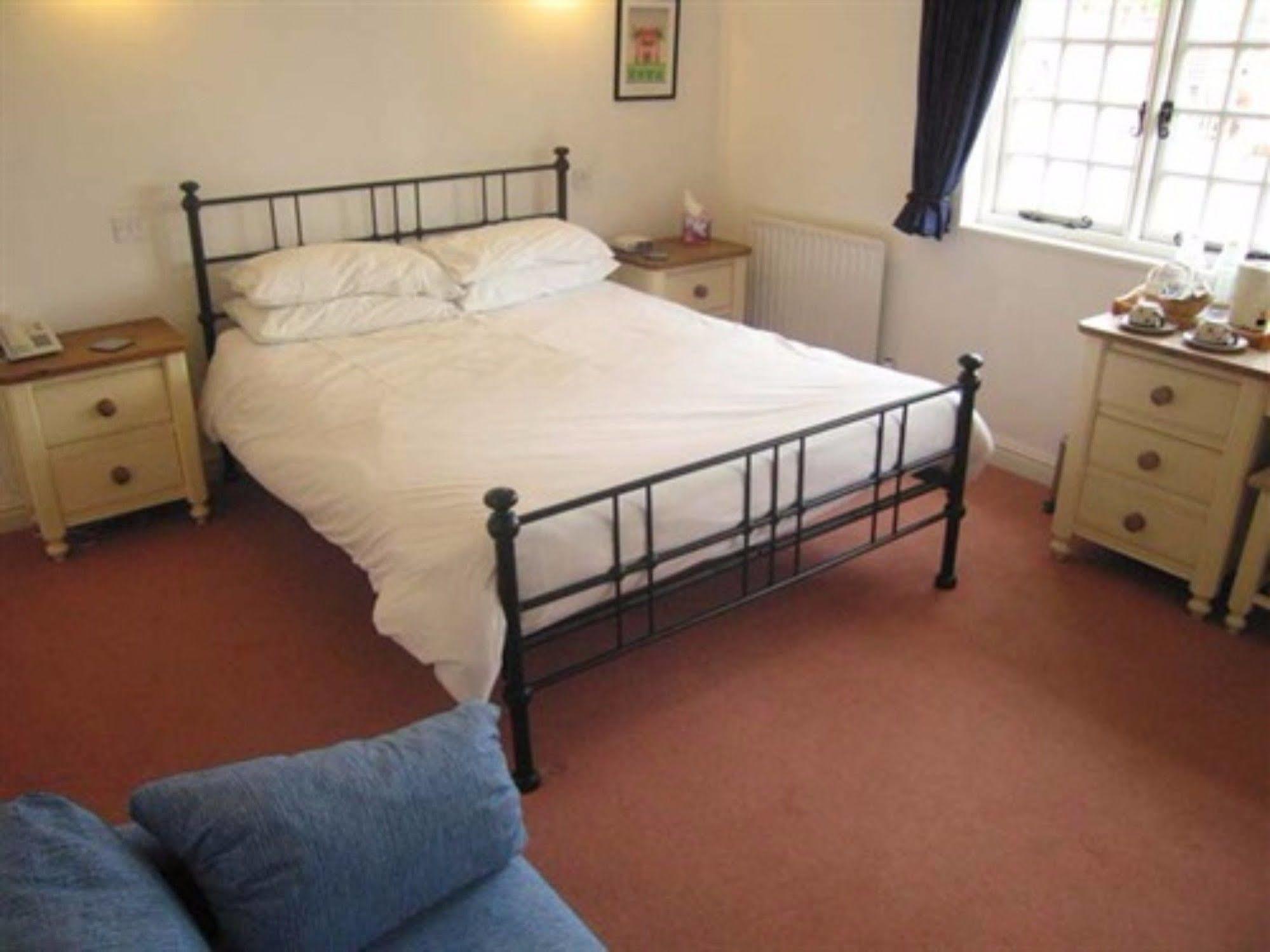 The White Hart Hotel Sherington Bagian luar foto