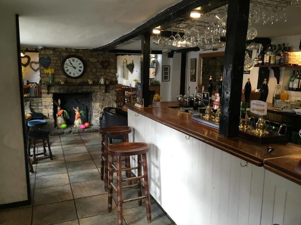 The White Hart Hotel Sherington Bagian luar foto