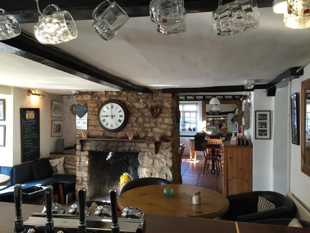 The White Hart Hotel Sherington Bagian luar foto