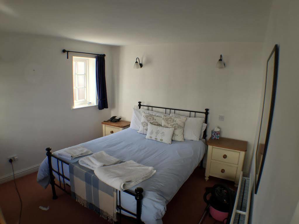 The White Hart Hotel Sherington Bagian luar foto