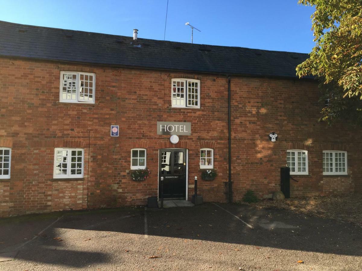 The White Hart Hotel Sherington Bagian luar foto