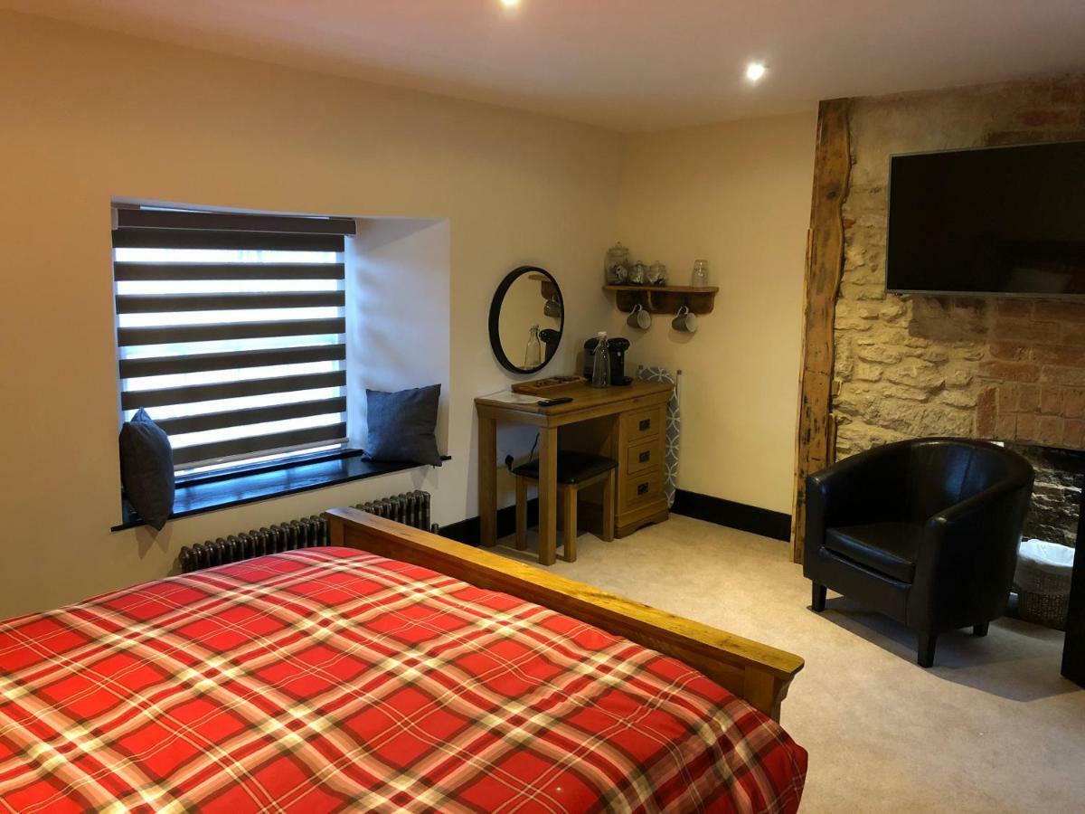 The White Hart Hotel Sherington Bagian luar foto