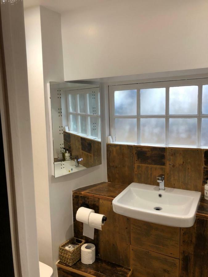 The White Hart Hotel Sherington Bagian luar foto