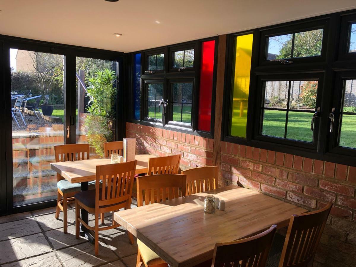 The White Hart Hotel Sherington Bagian luar foto
