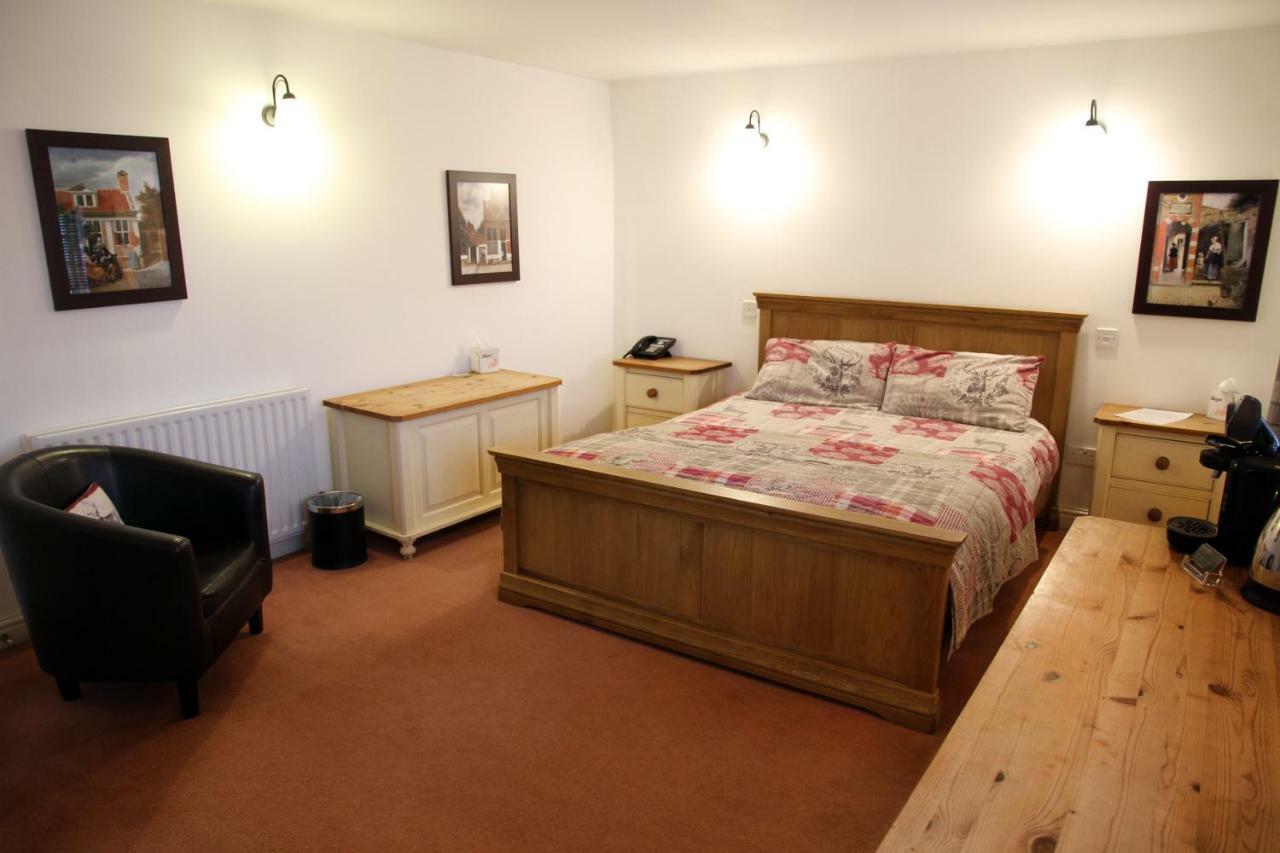 The White Hart Hotel Sherington Bagian luar foto