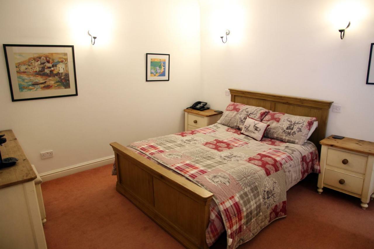 The White Hart Hotel Sherington Bagian luar foto