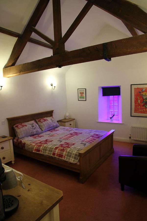 The White Hart Hotel Sherington Bagian luar foto