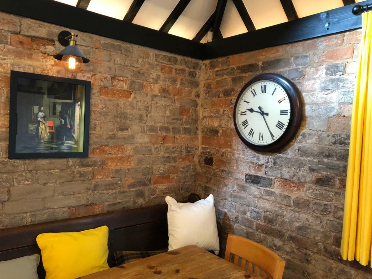 The White Hart Hotel Sherington Bagian luar foto