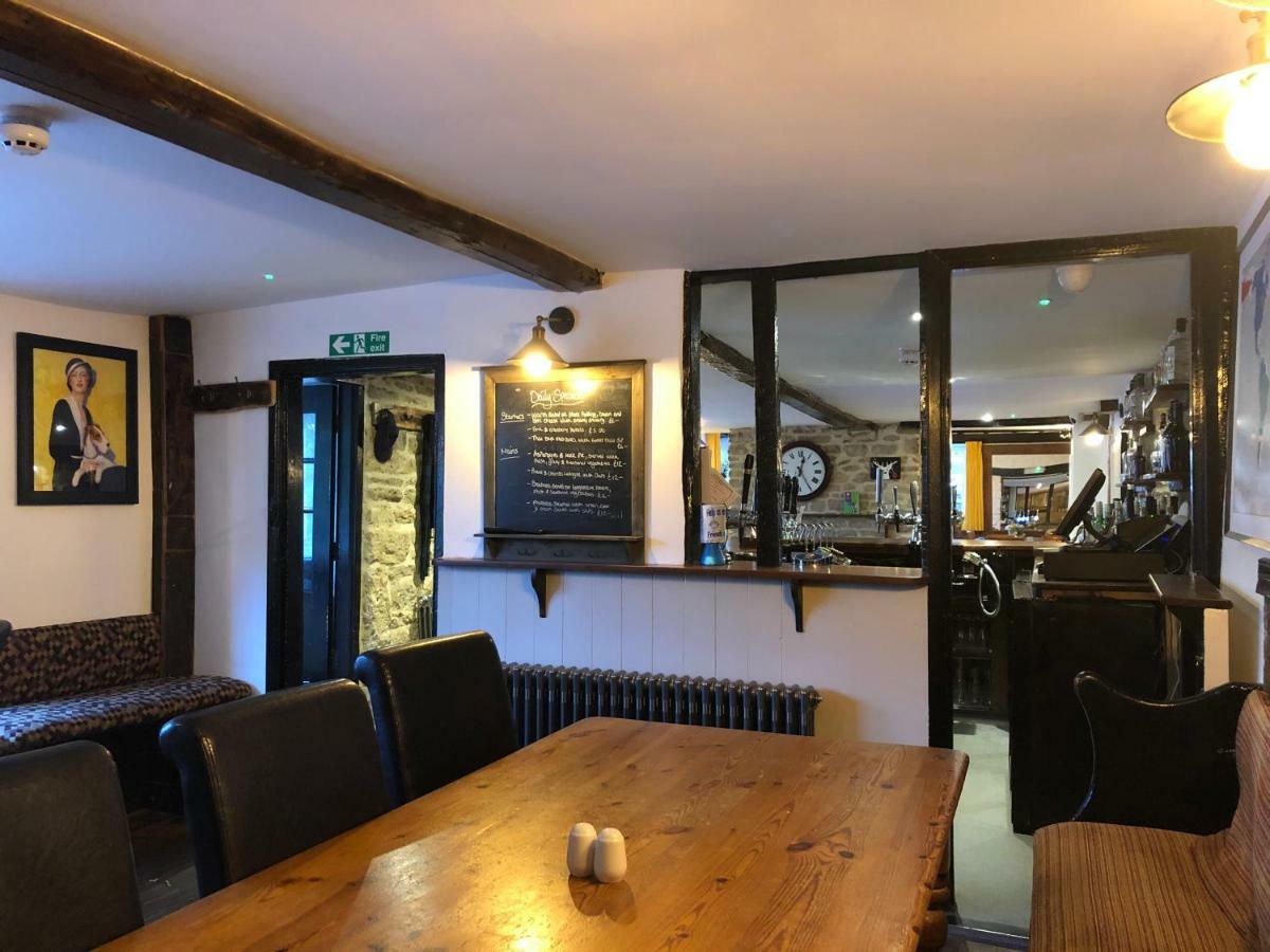 The White Hart Hotel Sherington Bagian luar foto